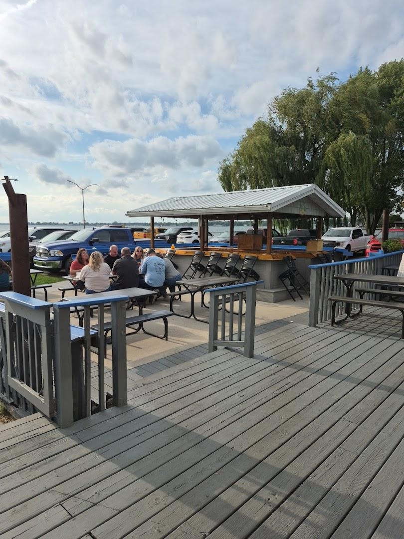 On the Rocks Smoke House & Tiki Bar